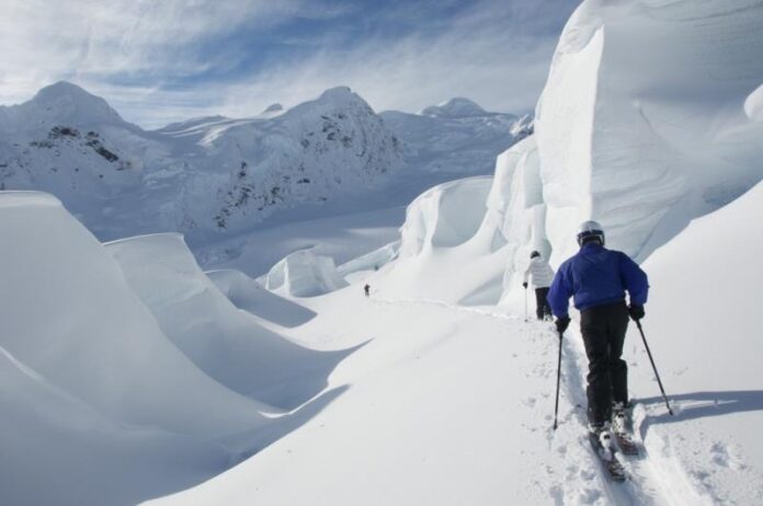 Navigating through the ice formations with Alpine